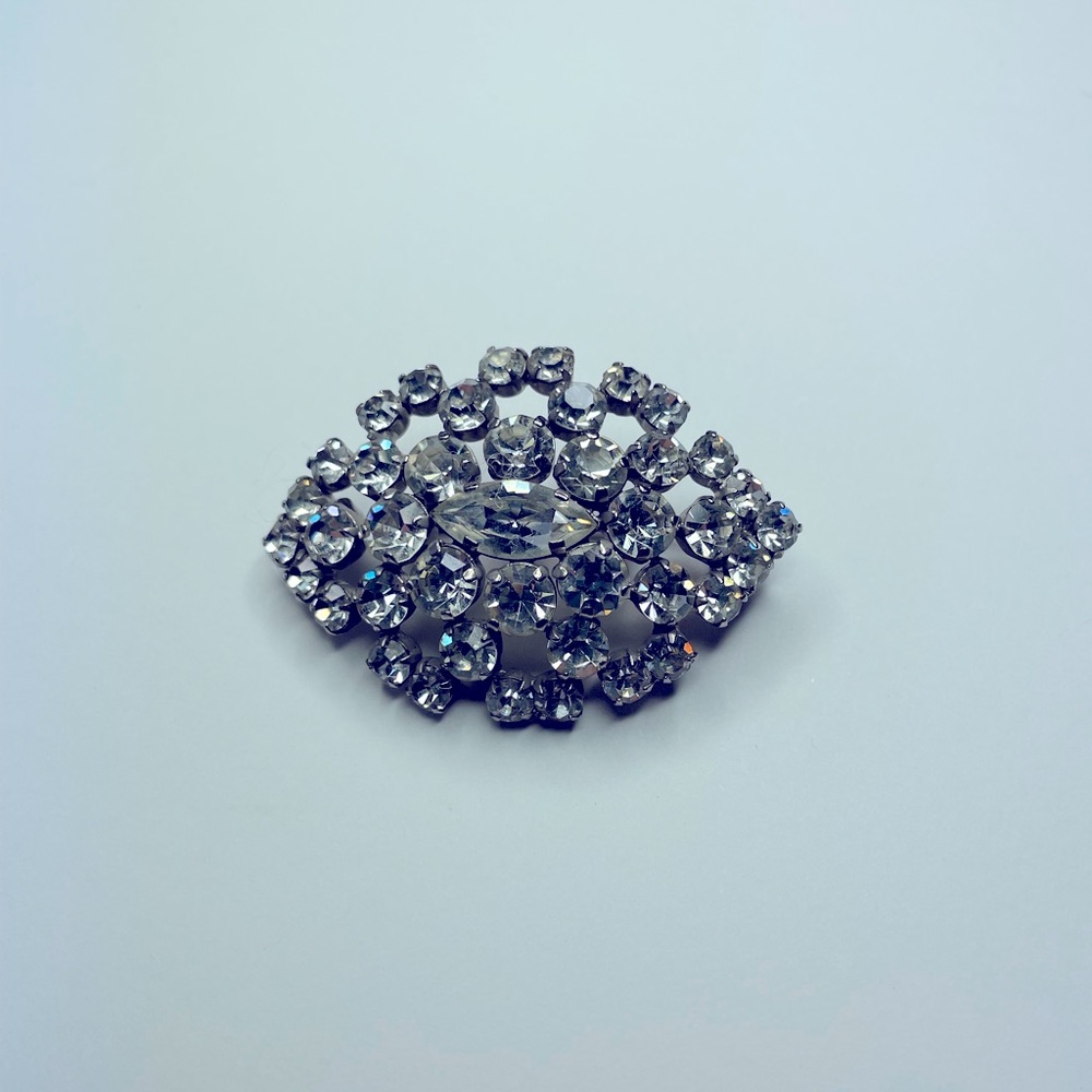 Beautiful Diamante brooch 1960s